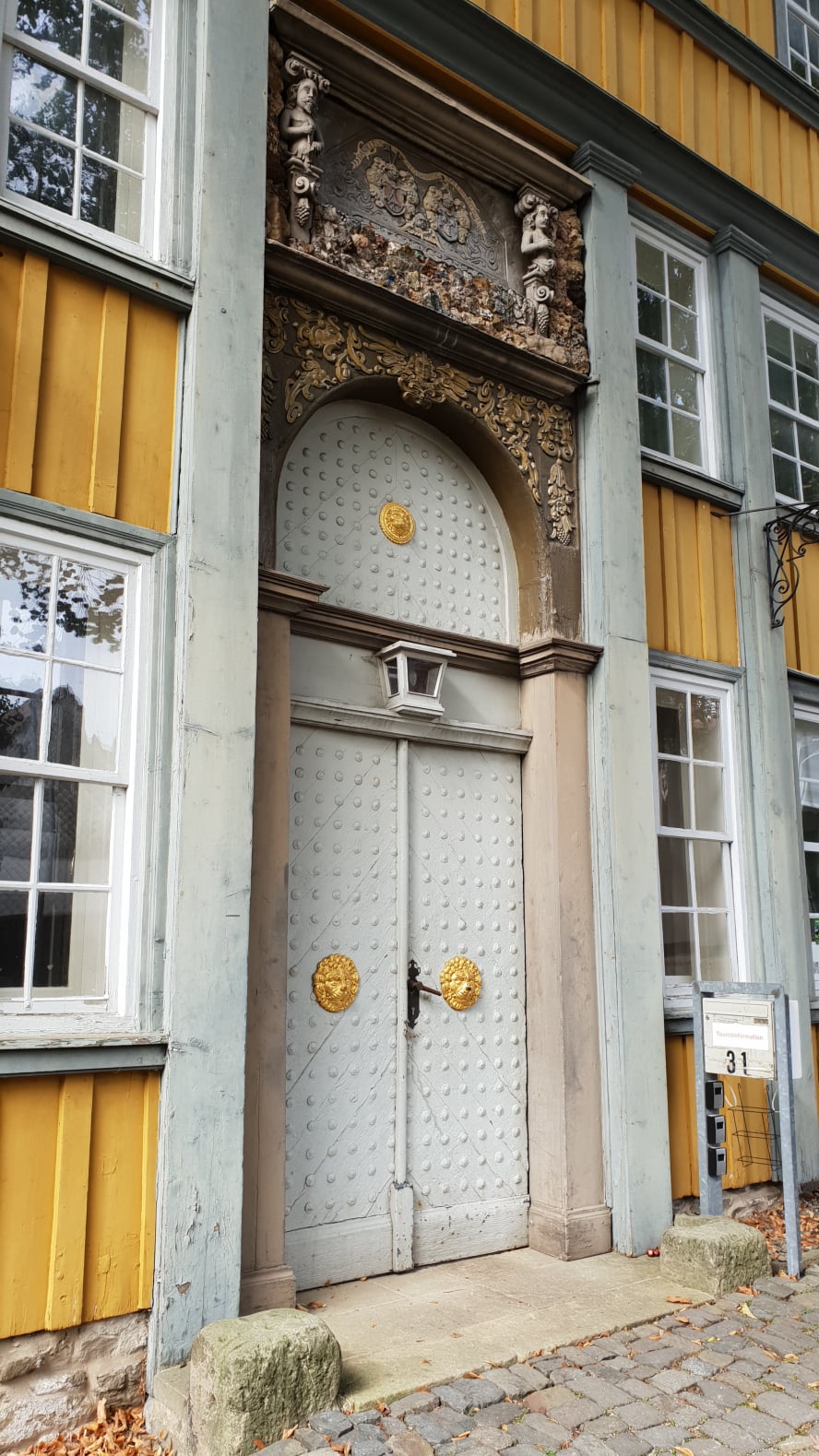 Traditionelle Tür zum Museum